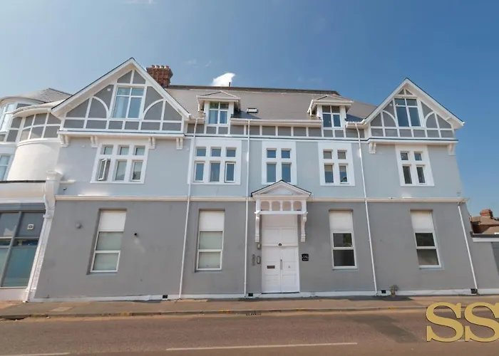 Hideaway - 1 Minute From 02 Academy - Free Parking - 5 Minutes From The Beach - Fast Wi-Fi - Smart Tv